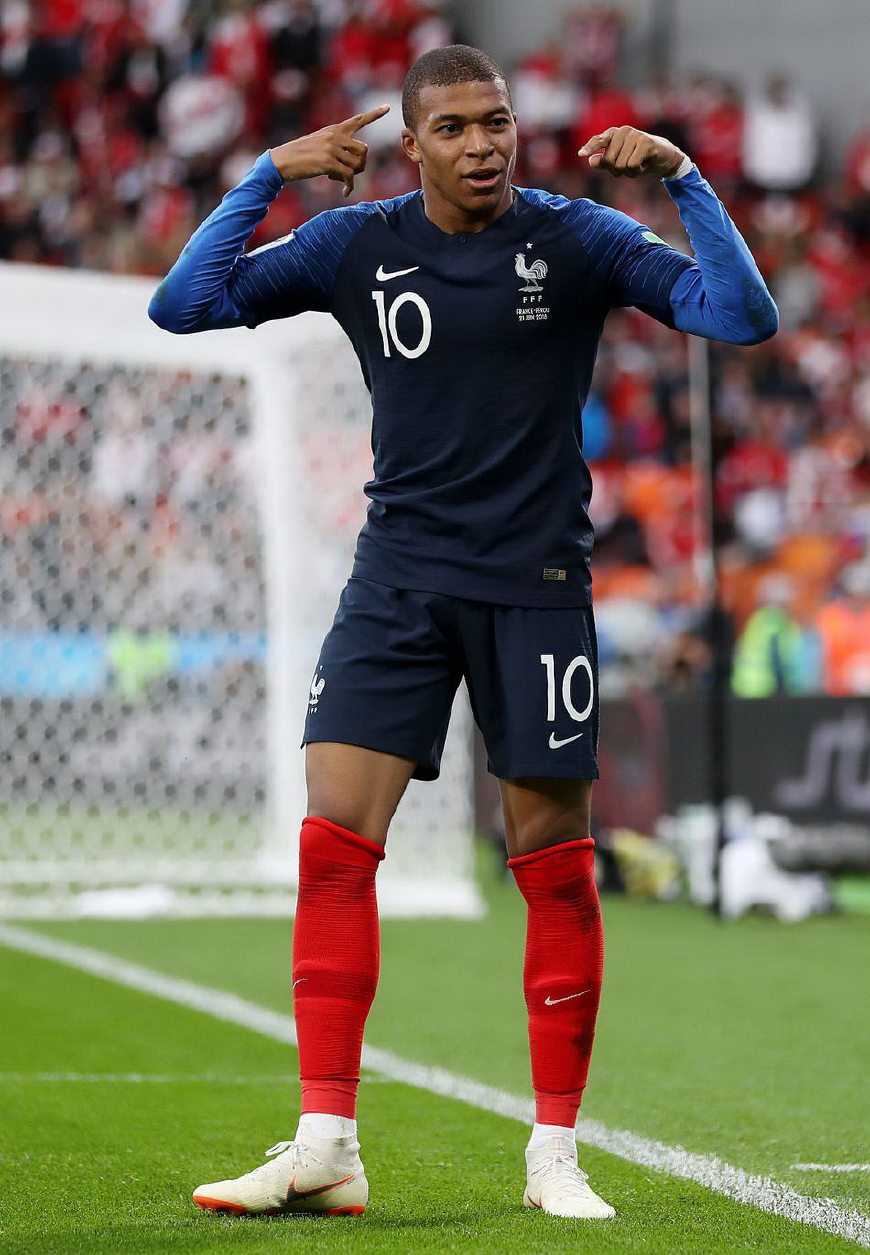 葡萄牙世预赛出线后，C罗晒出没有自己的全队庆祝大合照（葡萄牙世预赛出线后，C罗晒出无本人出镜的全队庆祝合照）