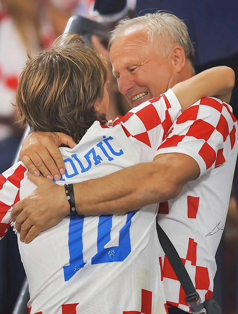 广州豹主帅：我们和铜梁龙同积60分却没能冲超，多少有点遗憾（广州豹主帅：与铜梁龙同积60分仍无缘冲超，略感遗憾）