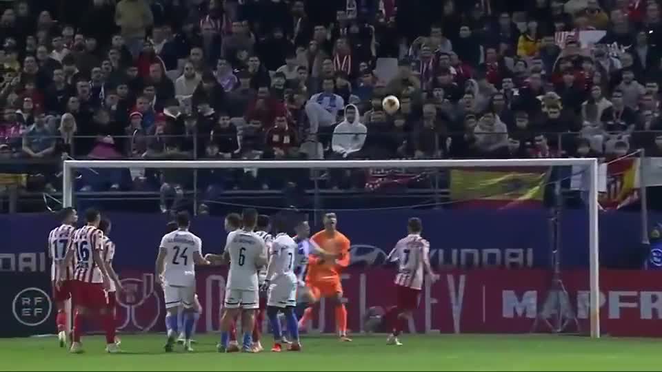 记者：韩鹏仍是泰山主帅，但俱乐部需要找个名义上的“主帅”（记者称韩鹏仍掌舵泰山，俱乐部需另觅“名义主帅”）