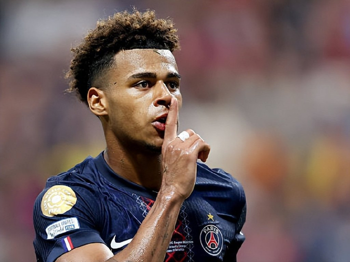 绿帽哥：皇马董事会今晨7点召见阿隆索，紧急召开危机会议（皇马董事会今晨7点约见阿隆索，紧急商讨危机对策）