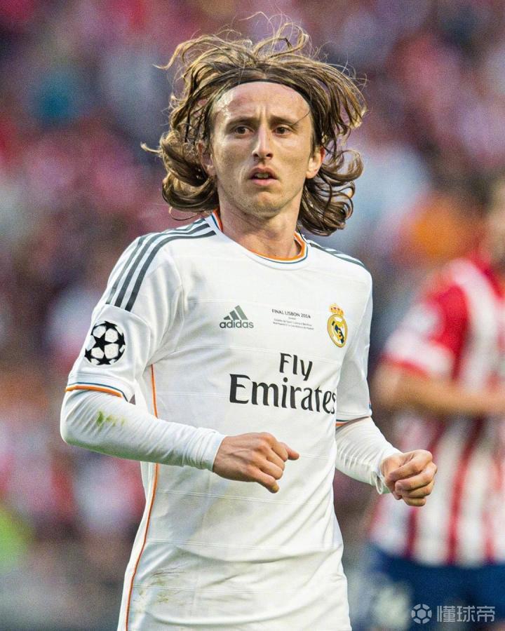 每体列足坛十大奇葩条款：博格坎普拒坐飞机；内马尔微笑条款（西媒盘点足坛十大离奇合同条款：博格坎普拒乘航班，内马尔“微笑条款”在列）