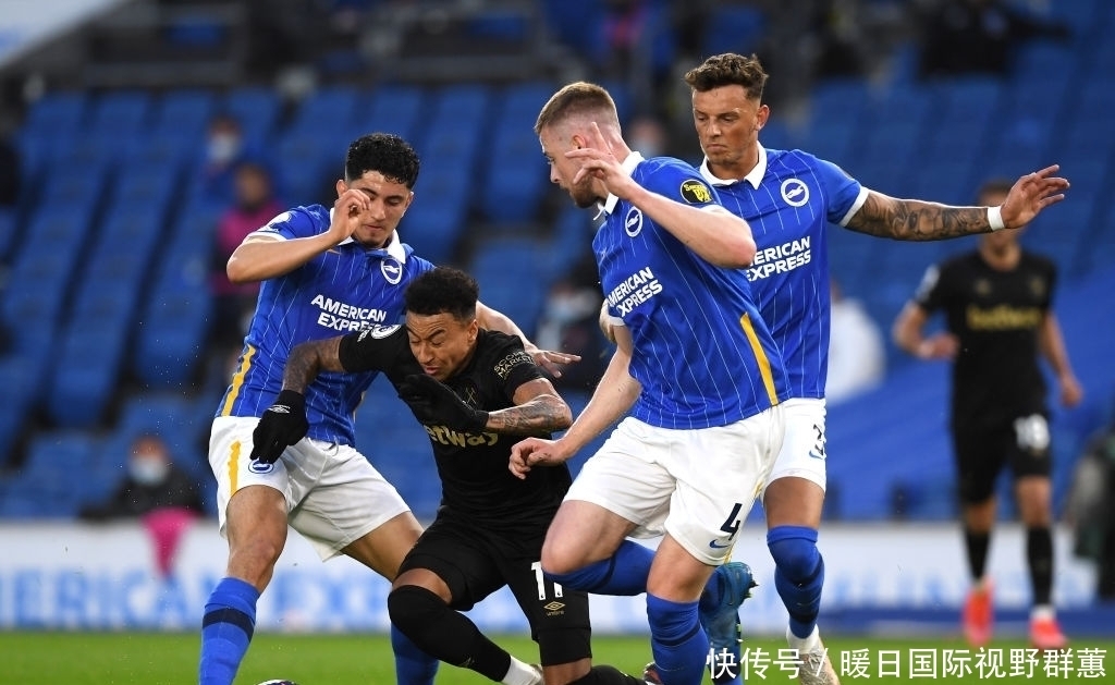 记者：于汉超正在参加B级教练培训班，下赛季将担任申花助教（记者：于汉超攻读B级教练证，下赛季将出任申花助教）